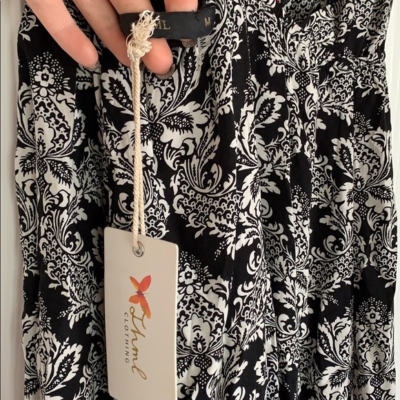 THML clothing Red Black White Dámask Print Maxi - Picture 10 of 11